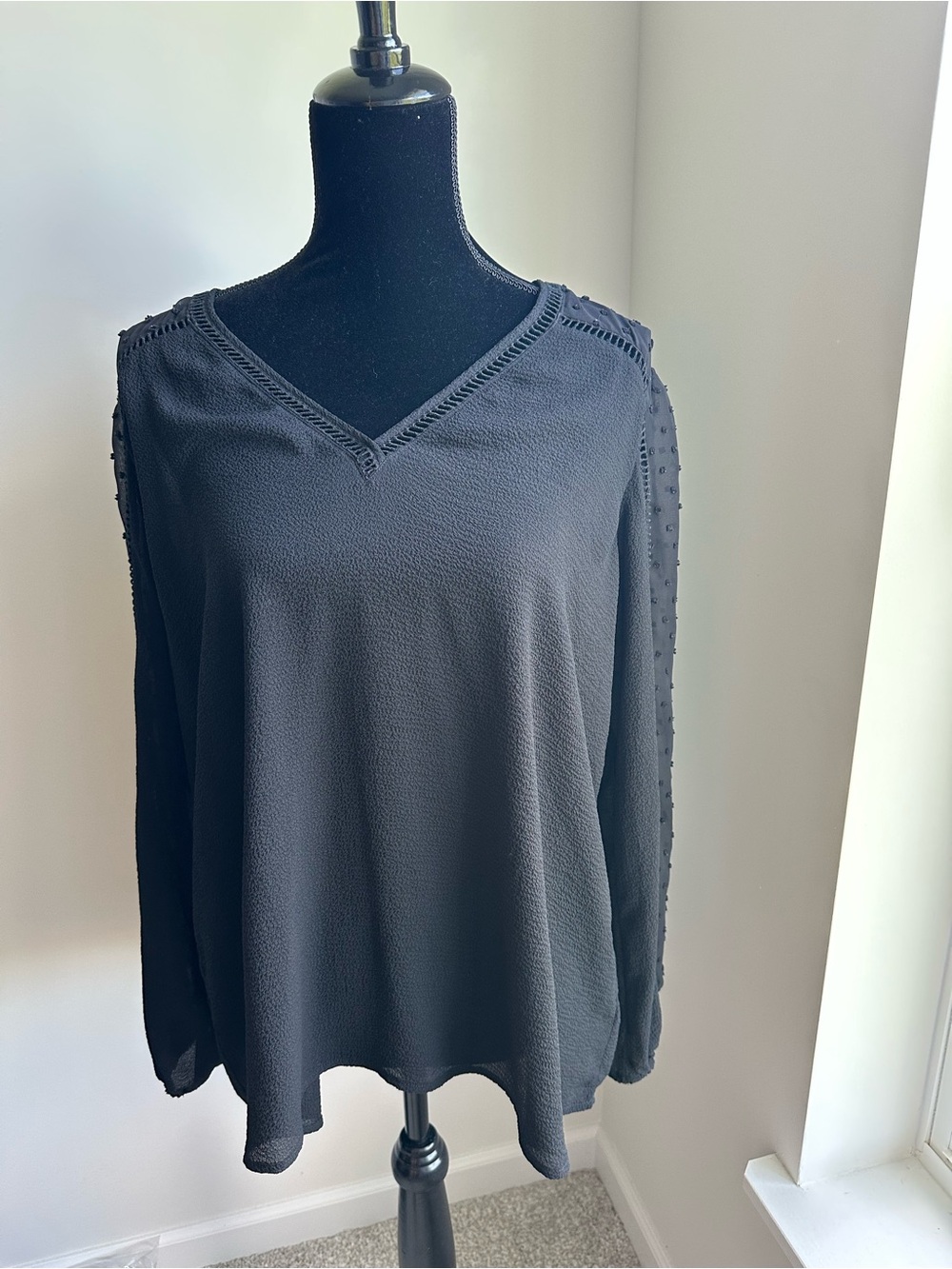 Women’s Express Black Dotted Texture Long Sleeve Blouse